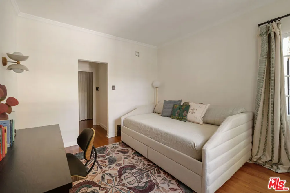 450 Sycamore Avenue #4 Los Angeles, CA 90036