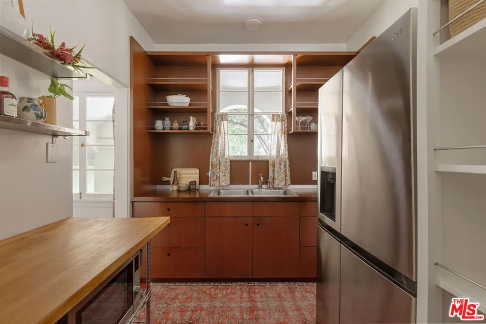 450 Sycamore Avenue #4 Los Angeles, CA 90036