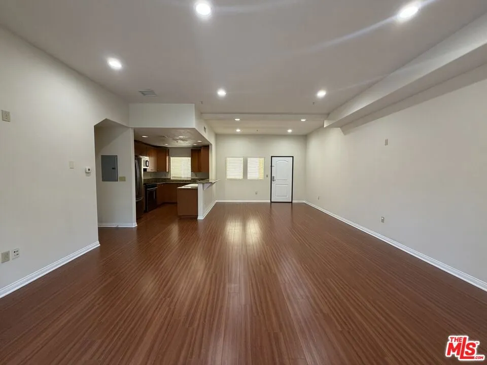 15024 Magnolia Boulevard #102 Los Angeles, CA 91403