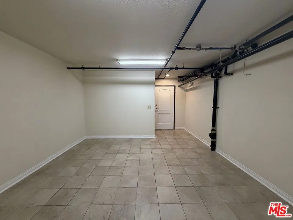 15024 Magnolia Boulevard #102 Los Angeles, CA 91403
