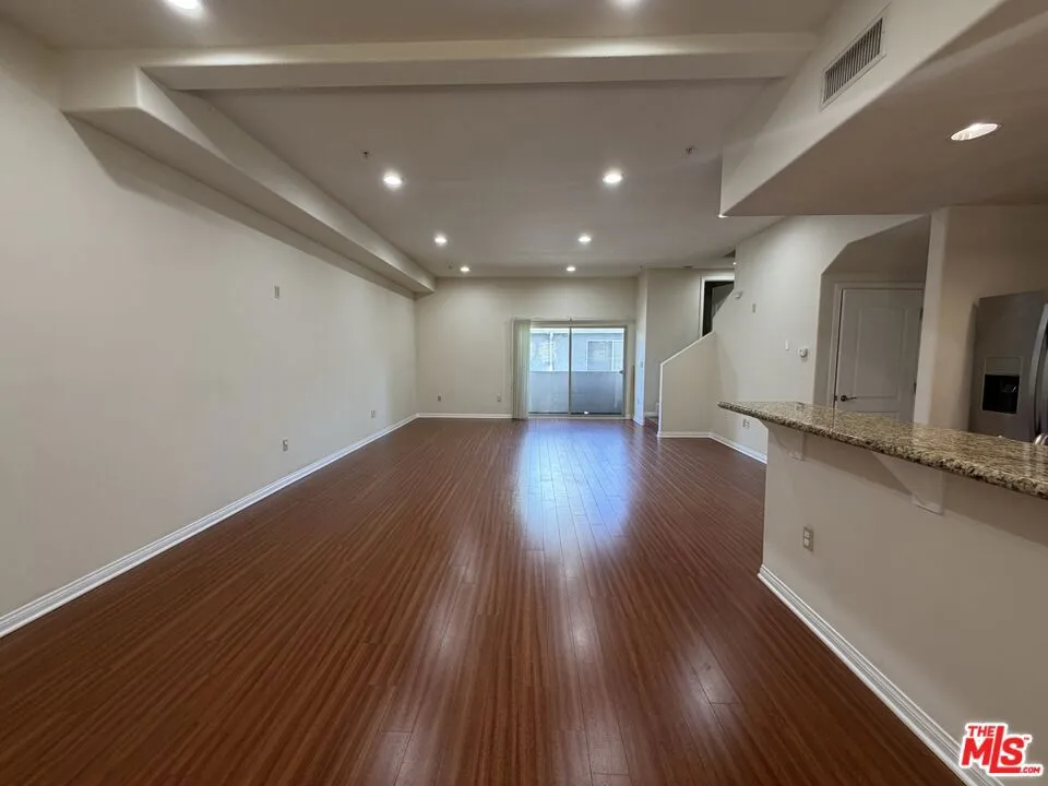 15024 Magnolia Boulevard #102 Los Angeles, CA 91403