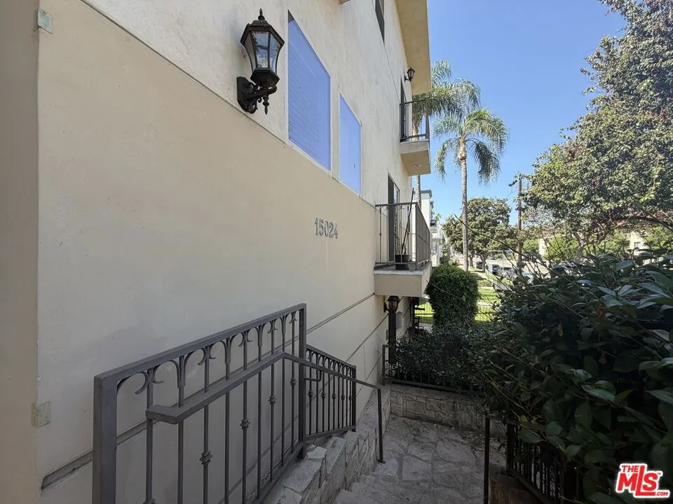 15024 Magnolia Boulevard #102 Los Angeles, CA 91403