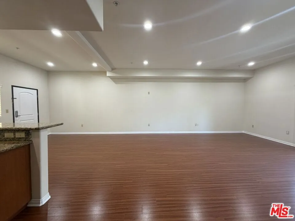 15024 Magnolia Boulevard #102 Los Angeles, CA 91403