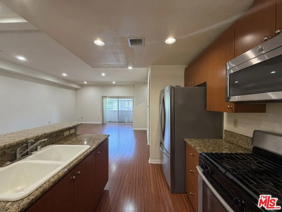 15024 Magnolia Boulevard #102 Los Angeles, CA 91403