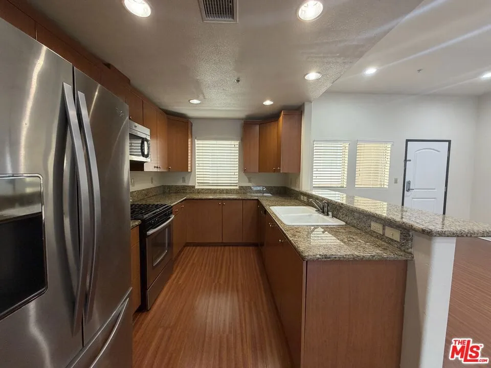 15024 Magnolia Boulevard #102 Los Angeles, CA 91403