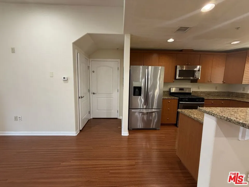 15024 Magnolia Boulevard #102 Los Angeles, CA 91403