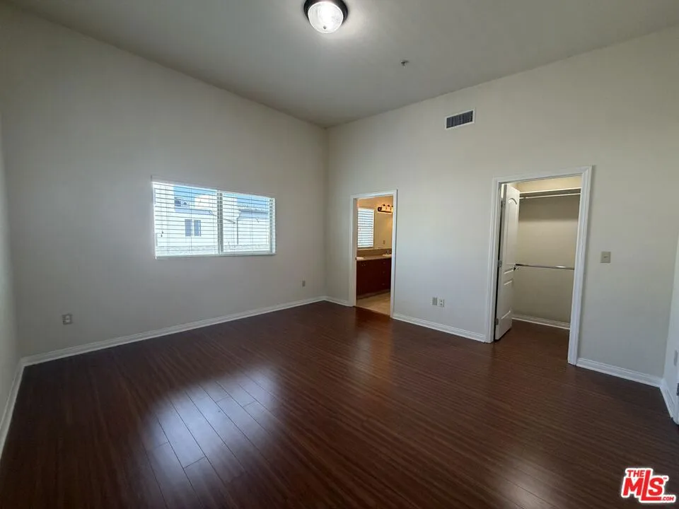 15024 Magnolia Boulevard #102 Los Angeles, CA 91403
