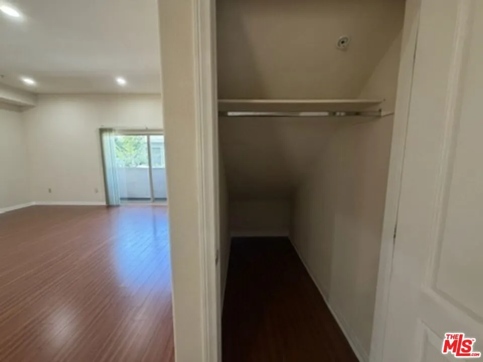15024 Magnolia Boulevard #102 Los Angeles, CA 91403