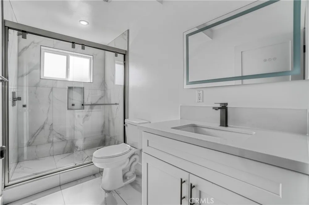162 W 65th Street Los Angeles, CA 90003