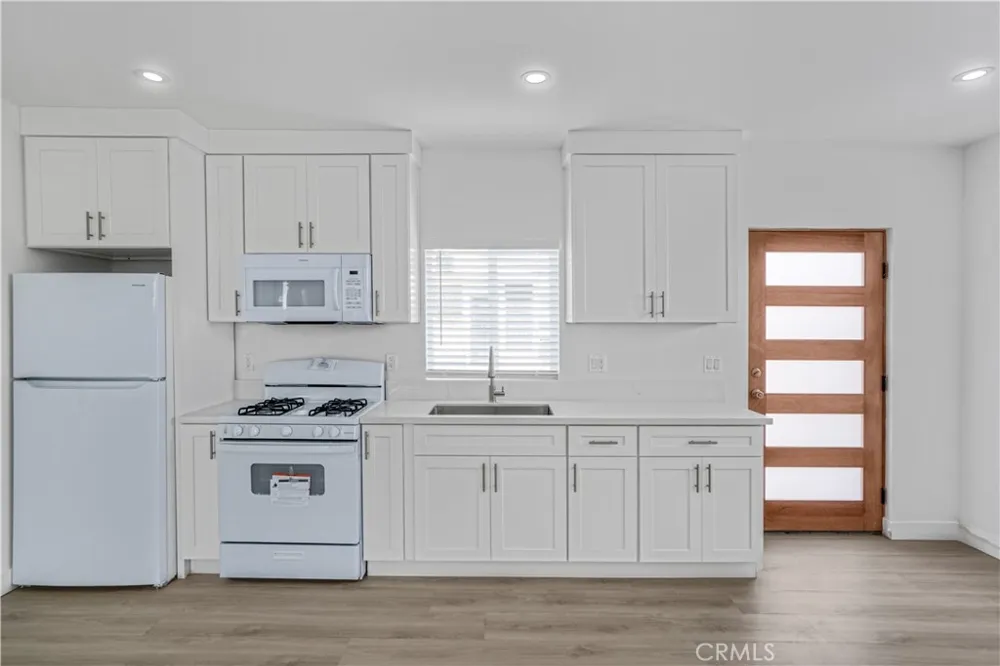 162 W 65th Street Los Angeles, CA 90003