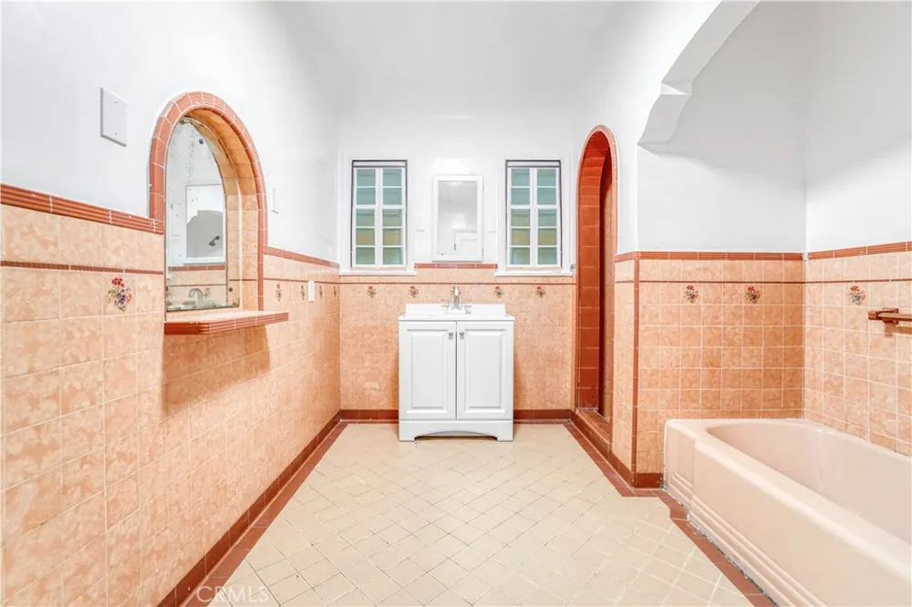 162 W 65th Street Los Angeles, CA 90003