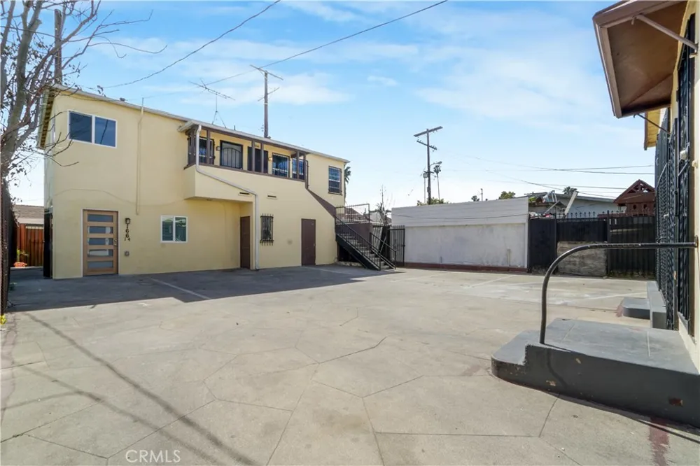 162 W 65th Street Los Angeles, CA 90003