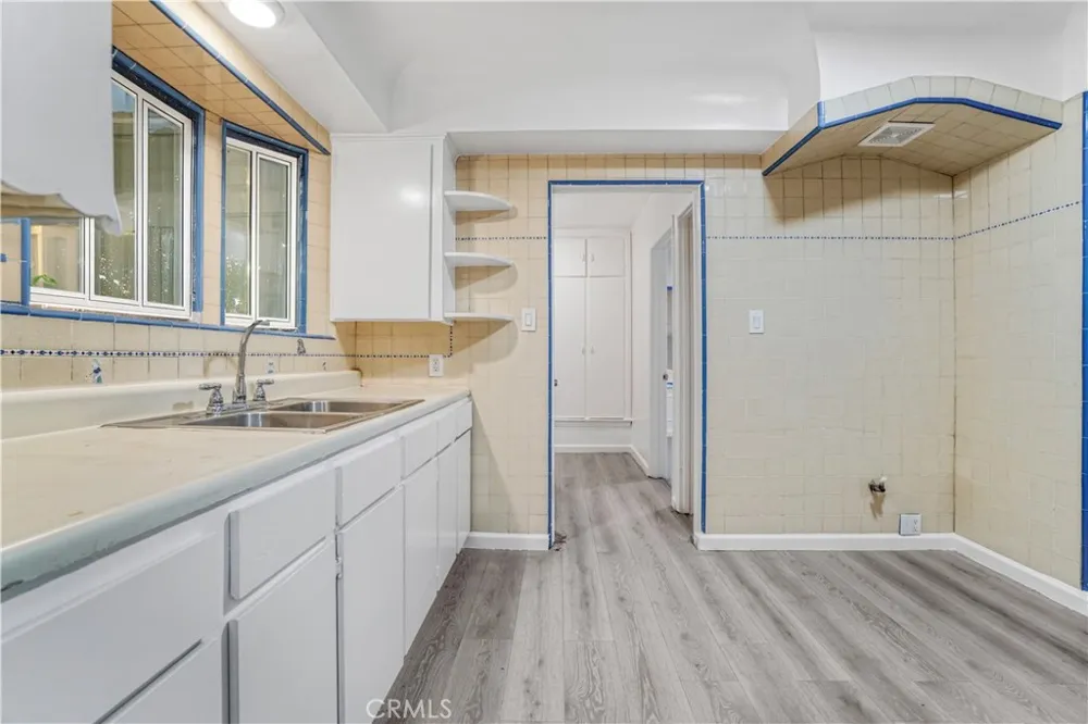 162 W 65th Street Los Angeles, CA 90003
