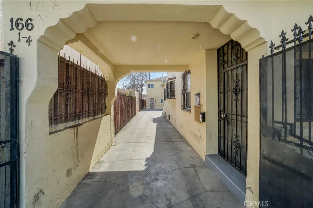162 W 65th Street Los Angeles, CA 90003