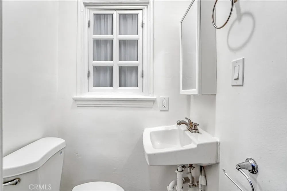 162 W 65th Street Los Angeles, CA 90003
