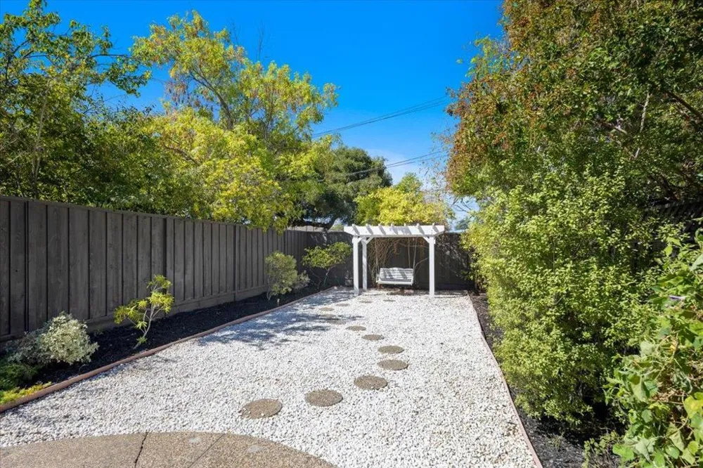 640 San Antonio Road Los Altos, CA 94022