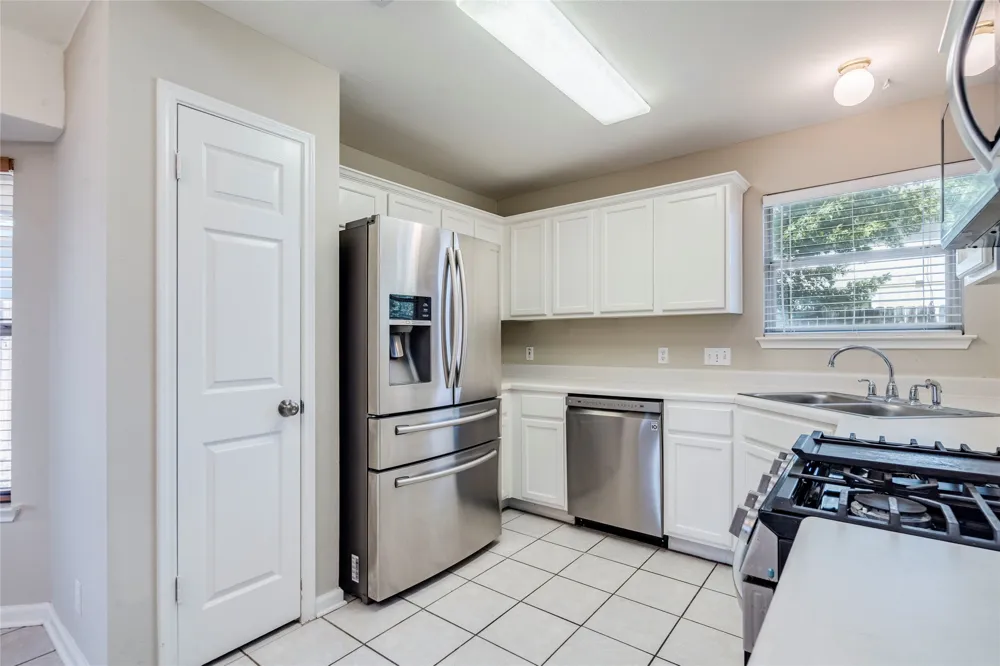 913 Jasmine Trail Georgetown, TX 78626