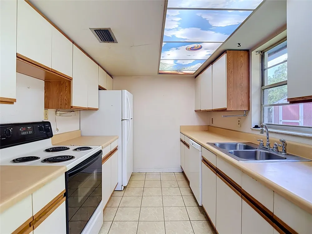 617 HIGHVIEW CIRCLE S Brandon, FL 33510