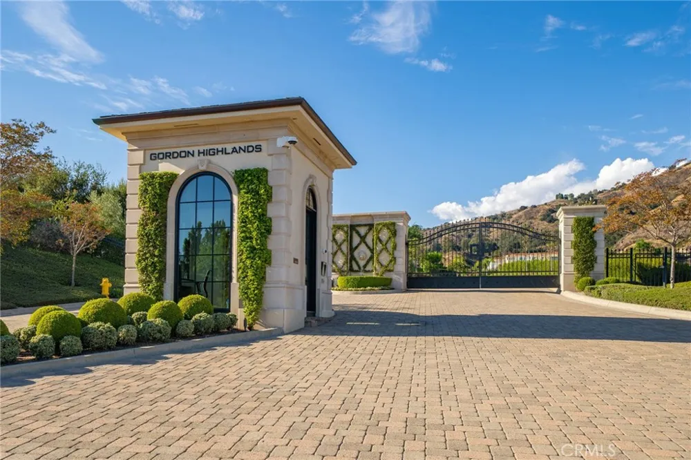 662 Oakhill Drive Glendora, CA 91741