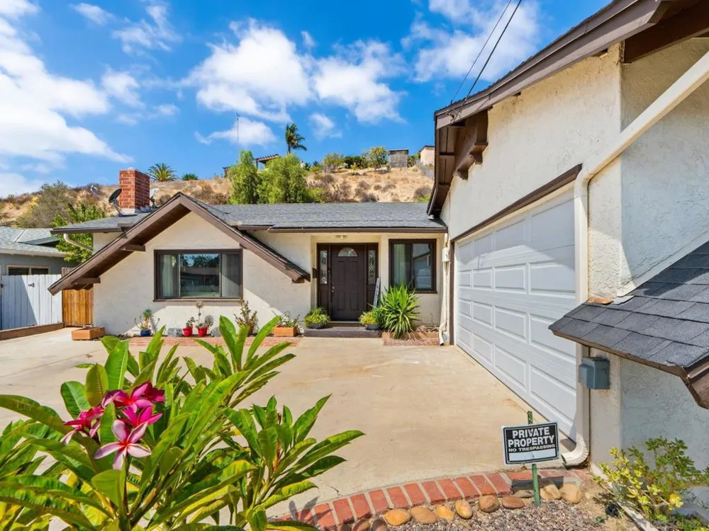 1482 El Prado Lemon Grove, CA 91945
