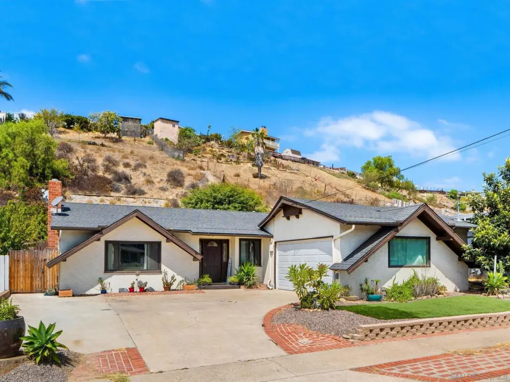 1482 El Prado Lemon Grove, CA 91945