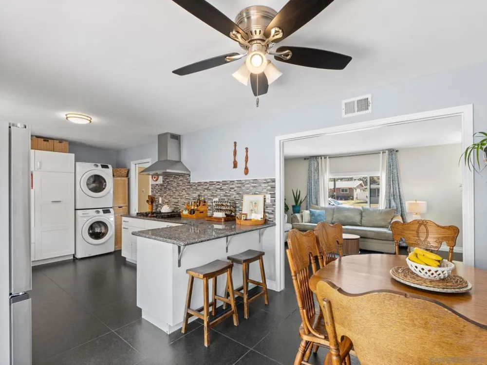 1482 El Prado Lemon Grove, CA 91945