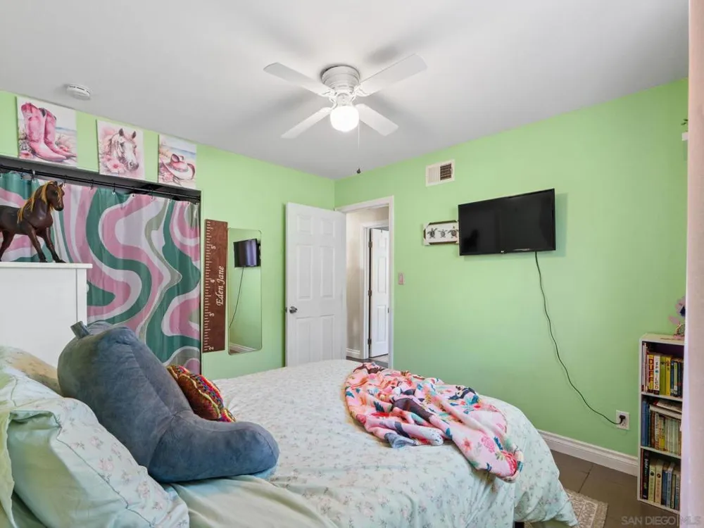 1482 El Prado Lemon Grove, CA 91945