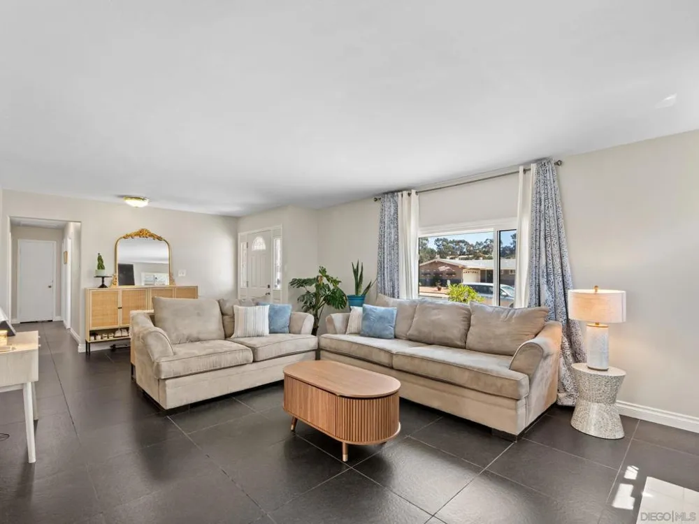 1482 El Prado Lemon Grove, CA 91945