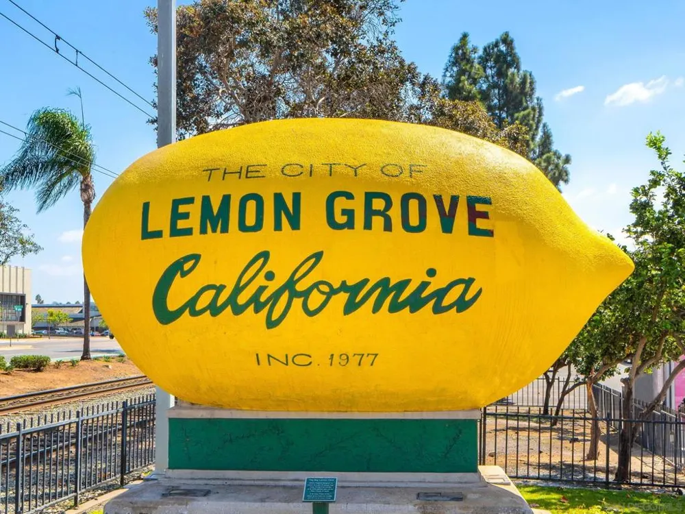 1482 El Prado Lemon Grove, CA 91945