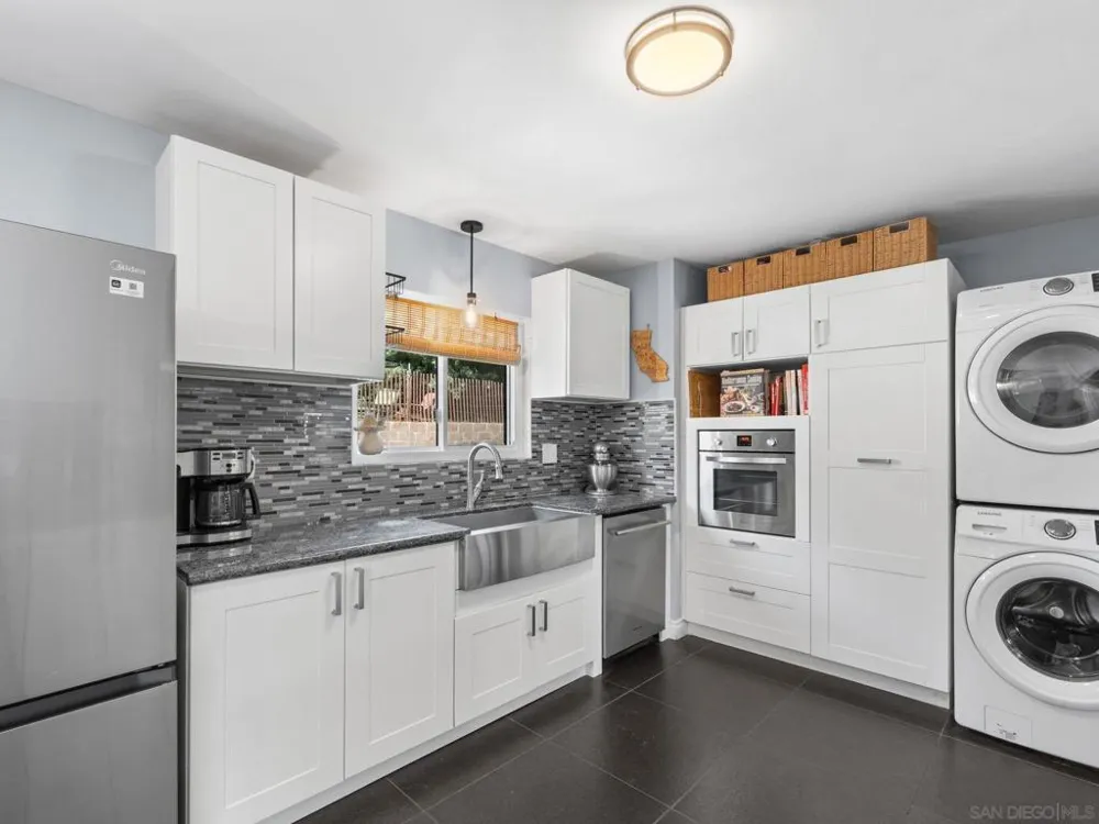 1482 El Prado Lemon Grove, CA 91945