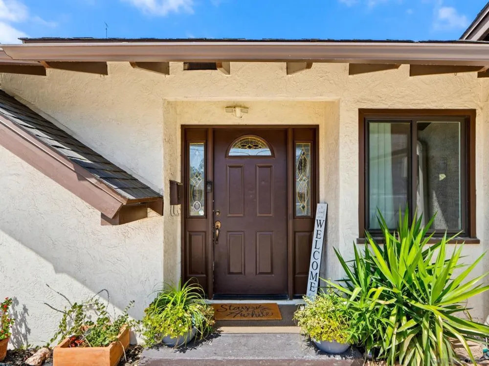 1482 El Prado Lemon Grove, CA 91945
