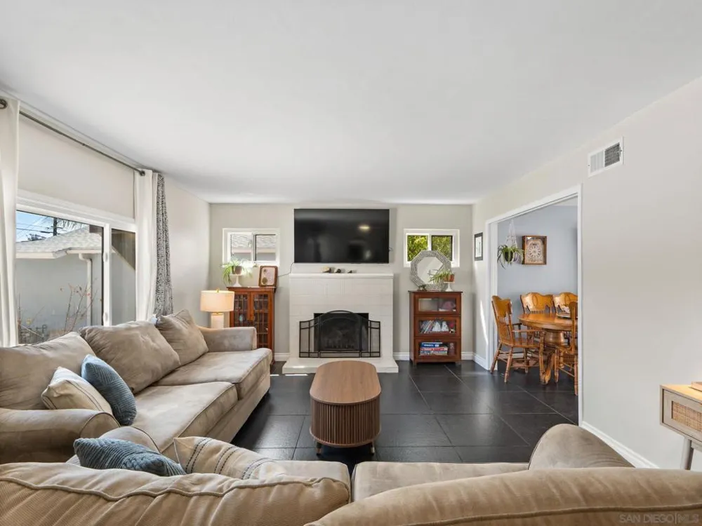 1482 El Prado Lemon Grove, CA 91945
