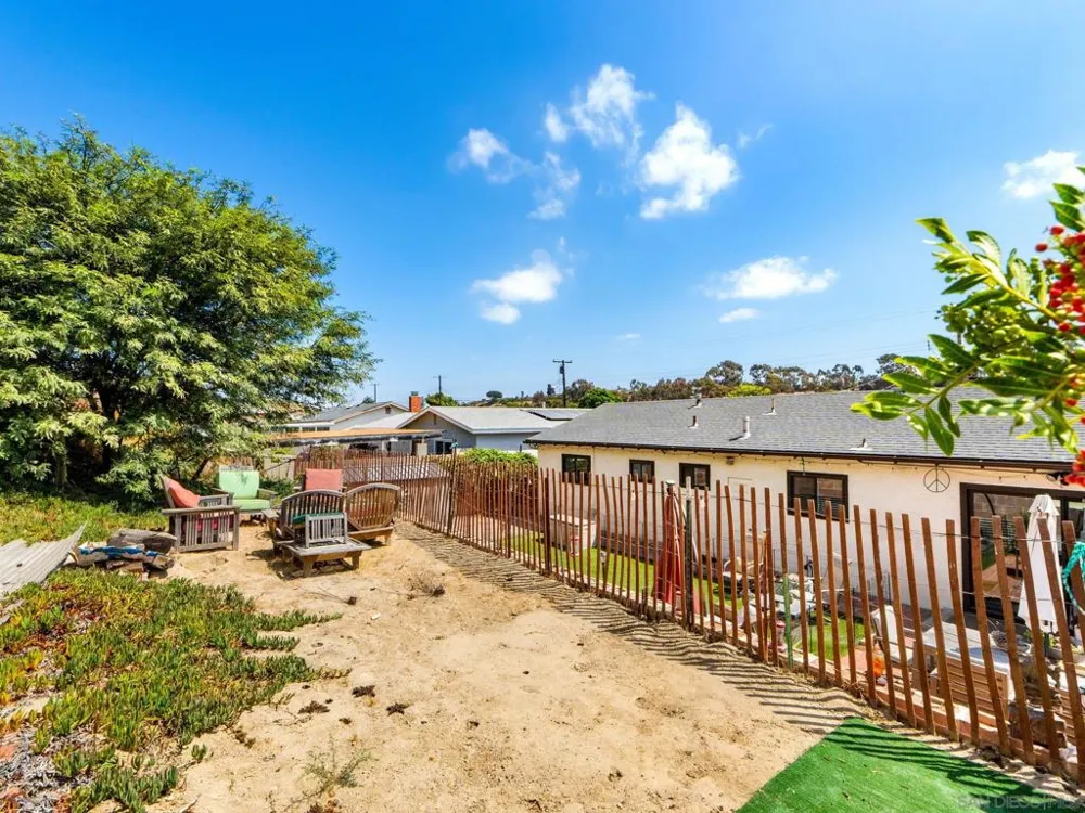 1482 El Prado Lemon Grove, CA 91945