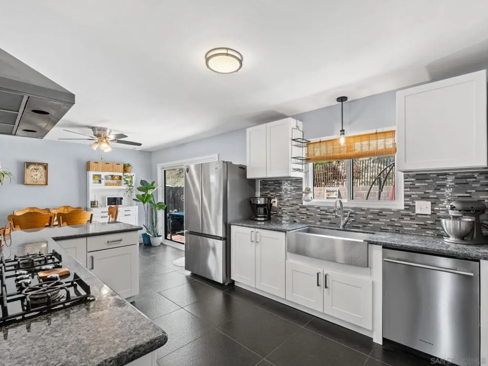 1482 El Prado Lemon Grove, CA 91945