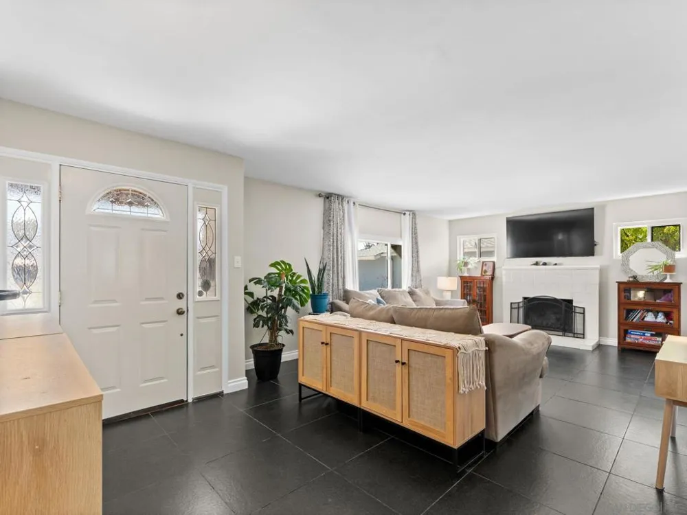 1482 El Prado Lemon Grove, CA 91945