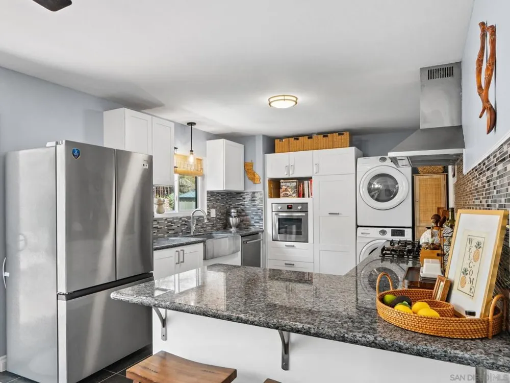 1482 El Prado Lemon Grove, CA 91945