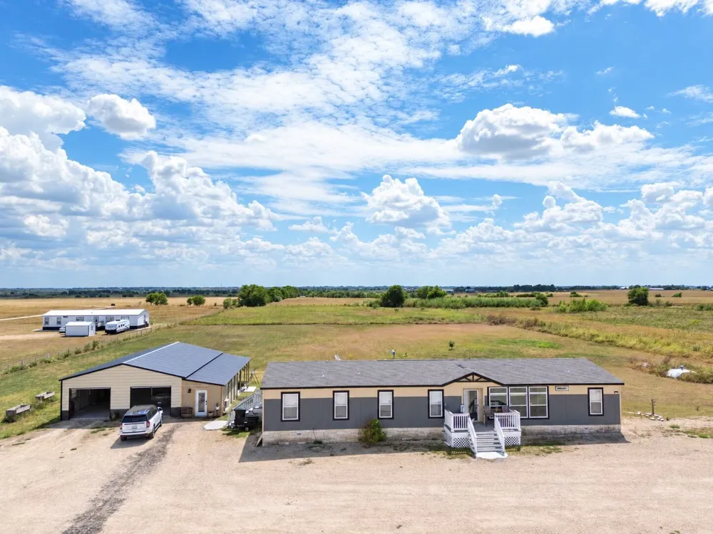 700 County Road 423 Road Taylor, TX 76574