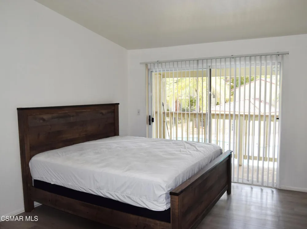 668 Oak Run Trail #106c Oak Park, CA 91377