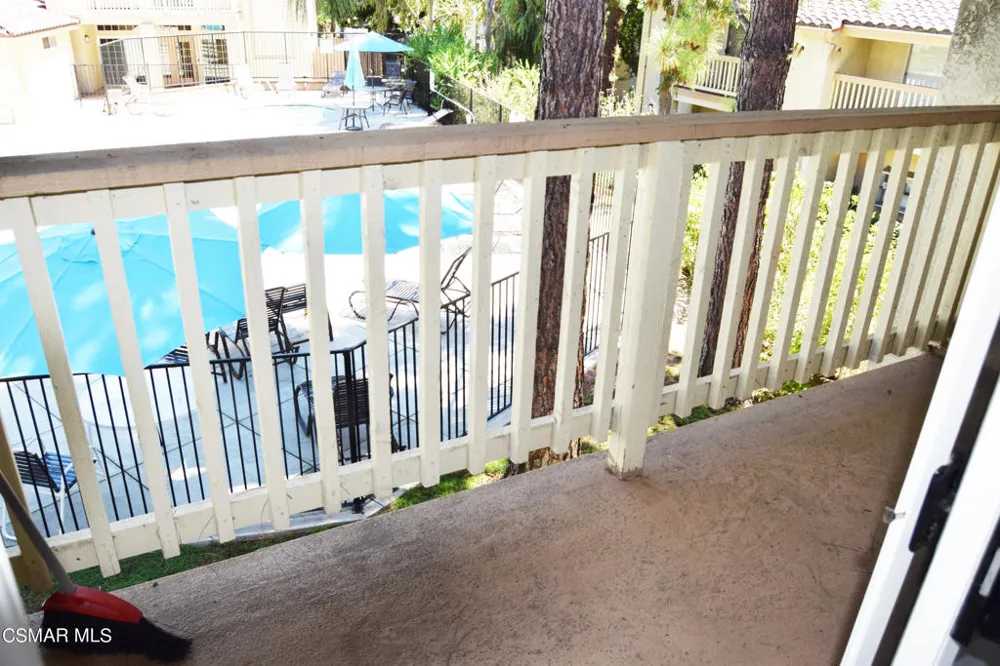 668 Oak Run Trail #106c Oak Park, CA 91377