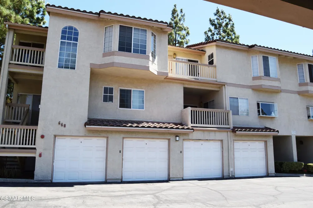 668 Oak Run Trail #106c Oak Park, CA 91377