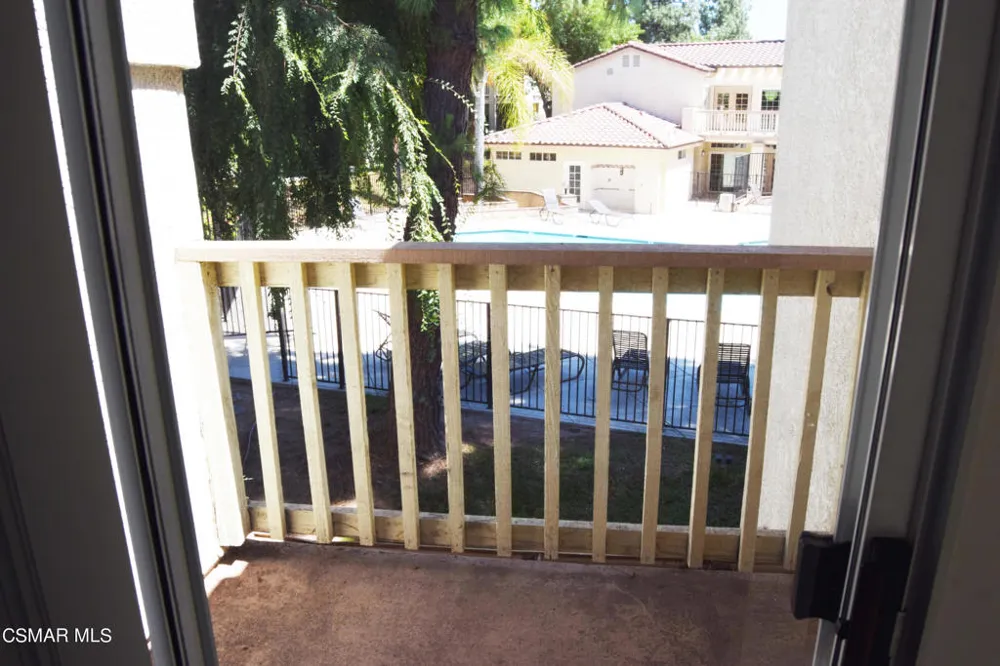 668 Oak Run Trail #106c Oak Park, CA 91377