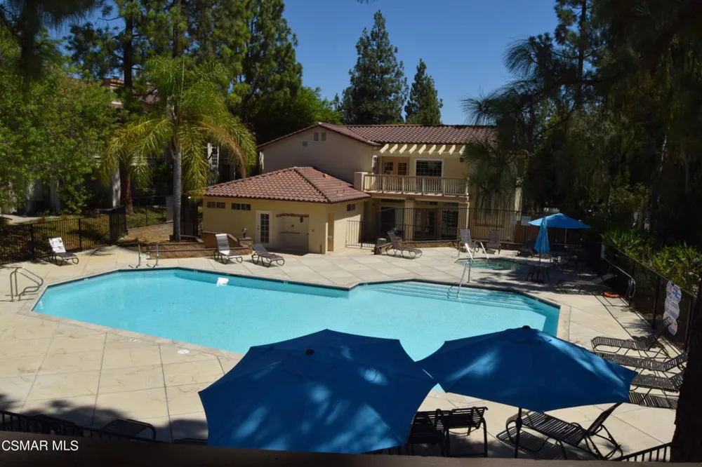 668 Oak Run Trail #106c Oak Park, CA 91377