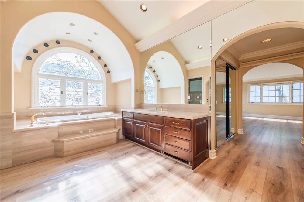 5 Sunpeak Irvine, CA 92603