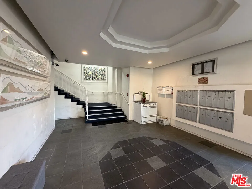 326 S Manhattan Place #210 Los Angeles, CA 90020