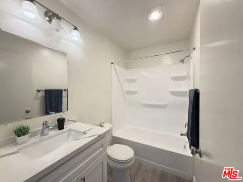 326 S Manhattan Place #210