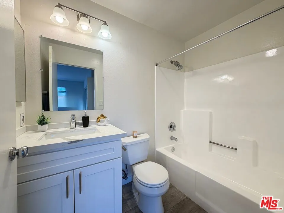 326 S Manhattan Place #210 Los Angeles, CA 90020