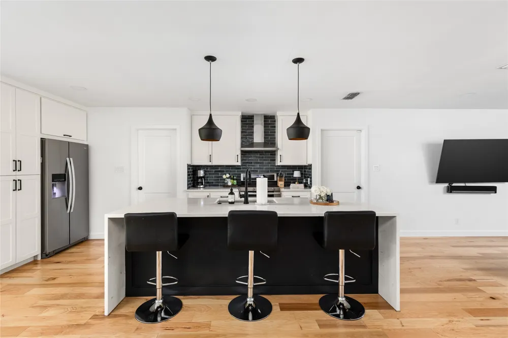8704 Clarewood Drive Austin, TX 78758