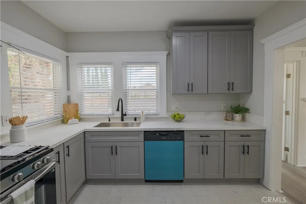 1758 W 41st Los Angeles, CA 90062