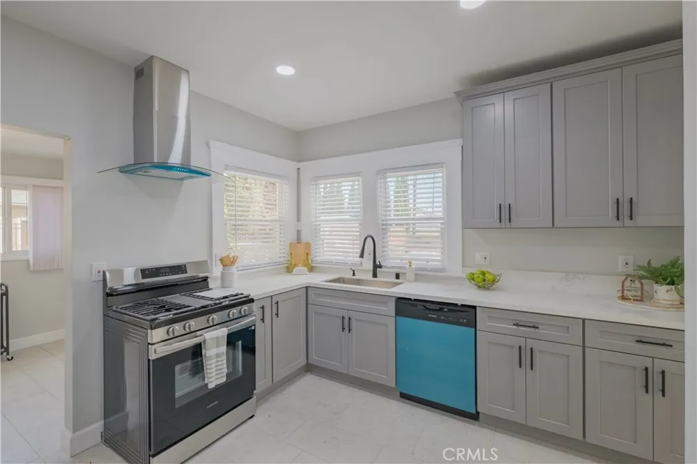 1758 W 41st Los Angeles, CA 90062