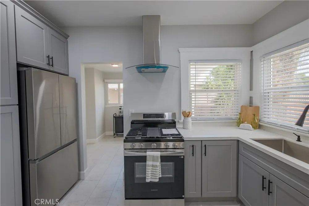1758 W 41st Los Angeles, CA 90062